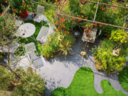 Agosto tempo di fai da te, arredare un terrazzo con il prato sintetico